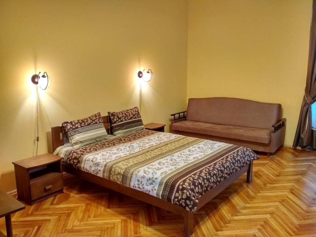 Apartment On Virmens'Ka Street リヴィウ エクステリア 写真