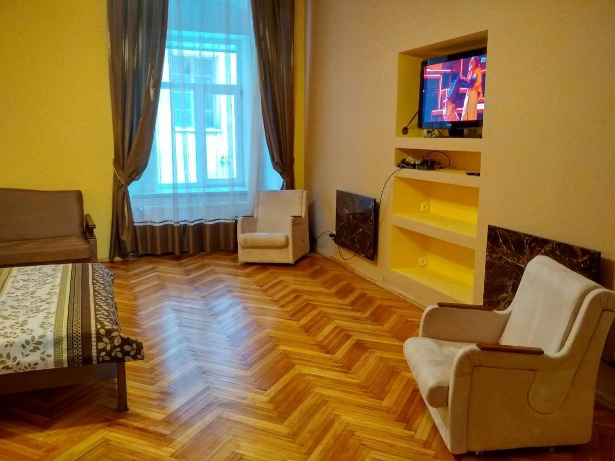 Apartment On Virmens'Ka Street リヴィウ エクステリア 写真